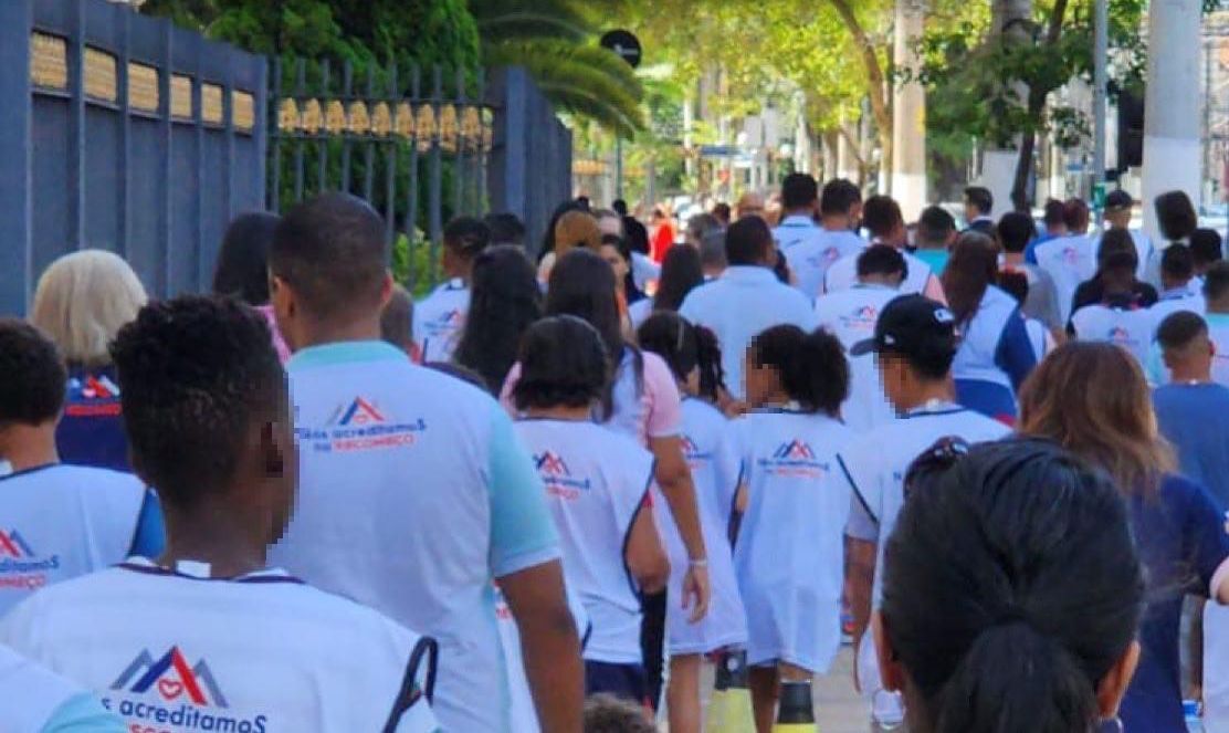 postEx-internos e jovens de abrigos visitam Templo de Salomão (SP)na categoriaAção Social